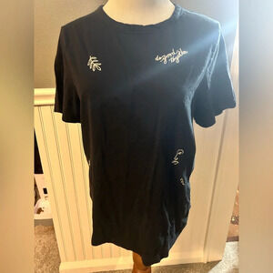 Universal Thread Embroidered Too Size M‎